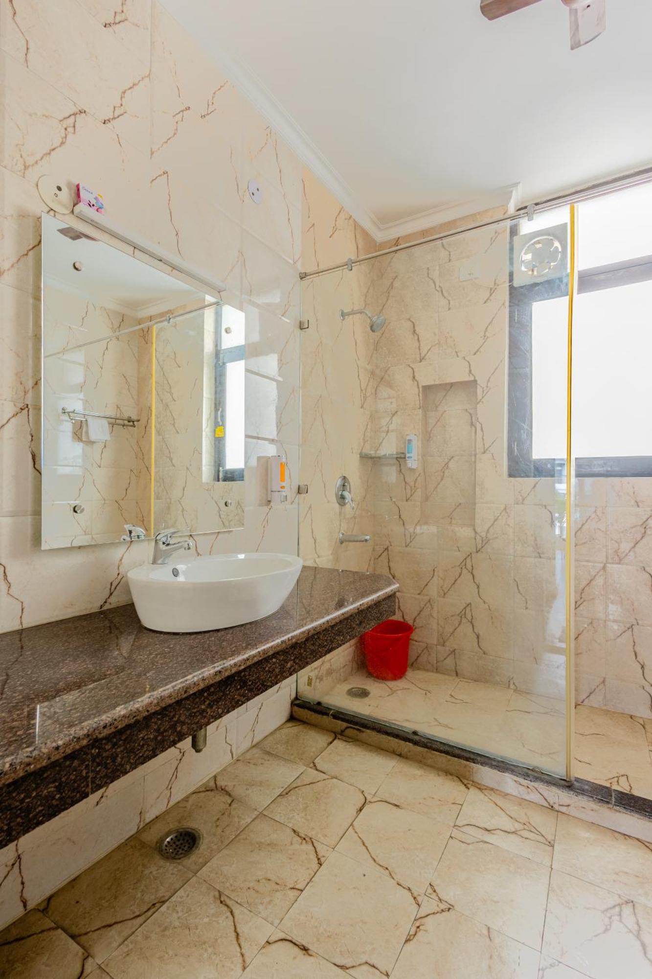 Lime Tree Service Apartment Golf Course Road, グルガウン エクステリア 写真