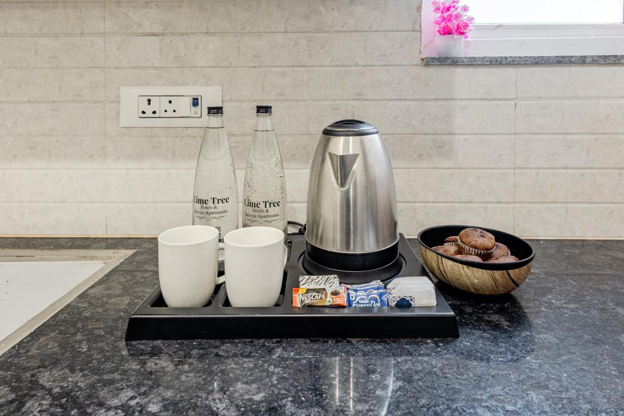 Lime Tree Service Apartment Golf Course Road, グルガウン エクステリア 写真